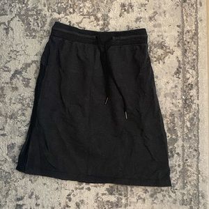 Lulu Lemon black pencil skirt size 4
